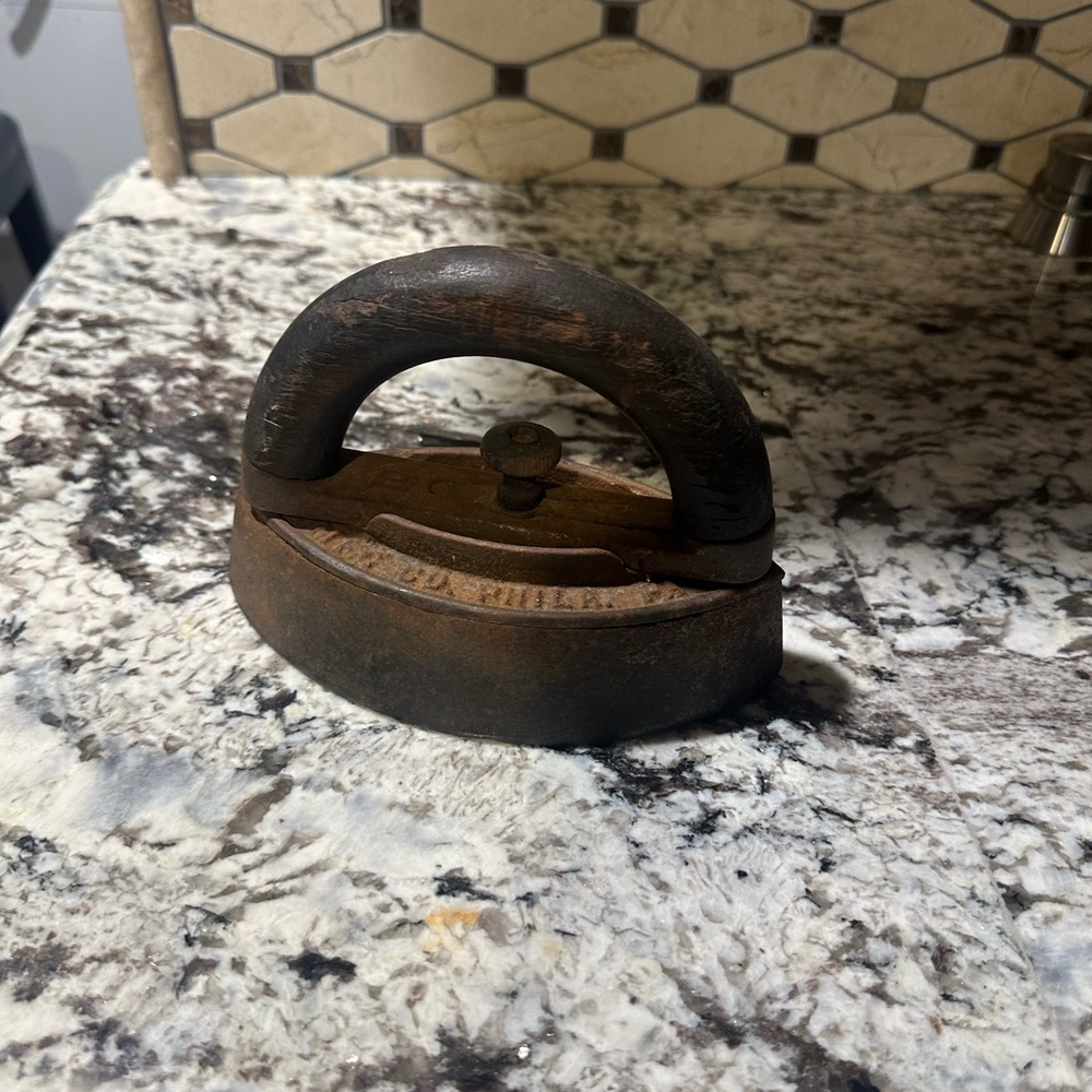 Antiques clothing iron size 7x 5 1/2 in